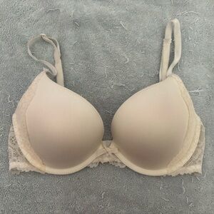 Victoria’s Secret Dream Angles Lace Bra